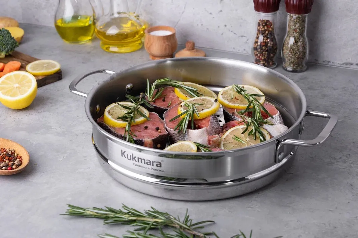 блюдо в секции пароварки бренда Kukmara